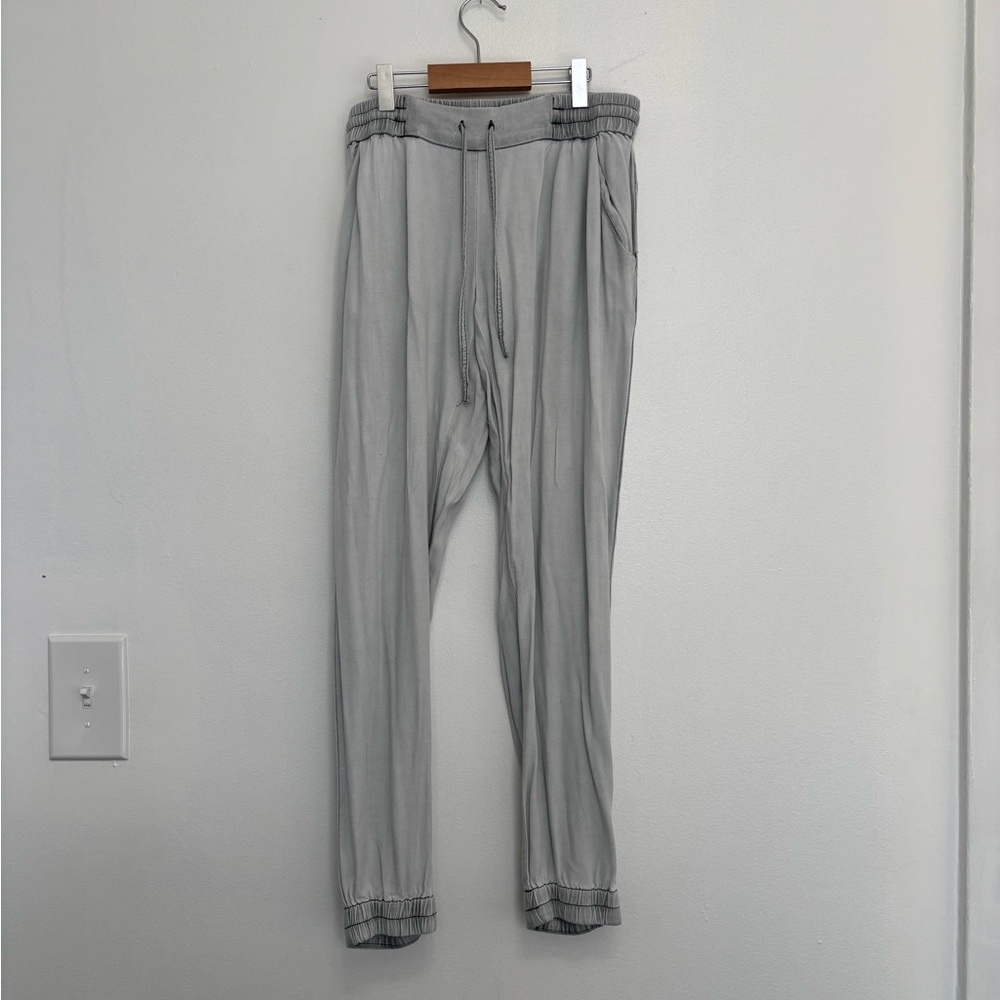 ⭐️3 for $30⭐️ Aritzia (Talula) Light Gray Track Pants